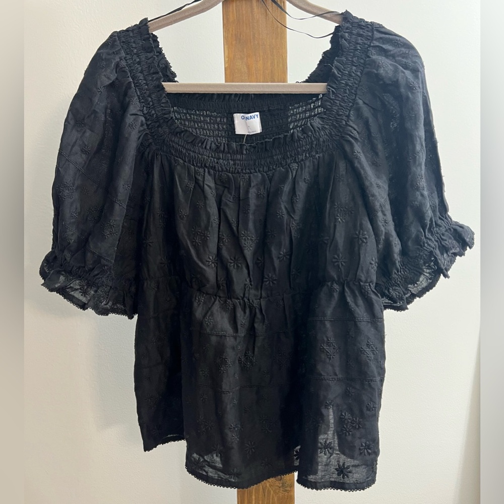 Black Eyelet Top‎